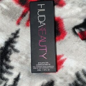 HUDA BEAUTY FauxFilter Luminous Matte Foundation - Black and Pink